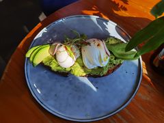 牛油果温泉蛋吐司-O'mills Sourdough Bakery&Bistro(永嘉路店)