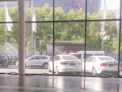 -上海宝信宝马4S店