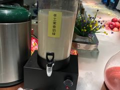 手工茉香绿奶-绿岛港轩海鲜烤肉涮锅自助餐厅