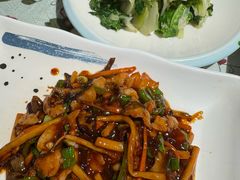 鱼香肉丝-南京金牛湖巨碗鱼头
