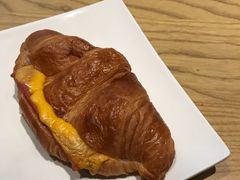 -星巴克(广州南站A18检票口楼上)