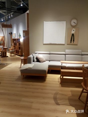 终于碰见一家符合我审美的家具店了啦啦啦，有一种相见恨