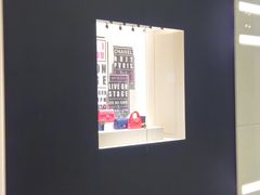 -CHANEL(戴高乐机场T 2E店)