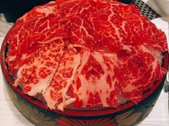 安格斯牛肉-鲜入围煮花胶鸡海鲜火锅