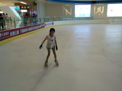 -冰纷万象滑冰场(赣州华润万象城店)