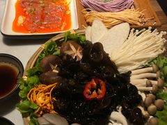 水上漂嫩牛肉-尚尚仙·酸汤猪手·猪肚鸡火锅(华联万柳购物中心店)