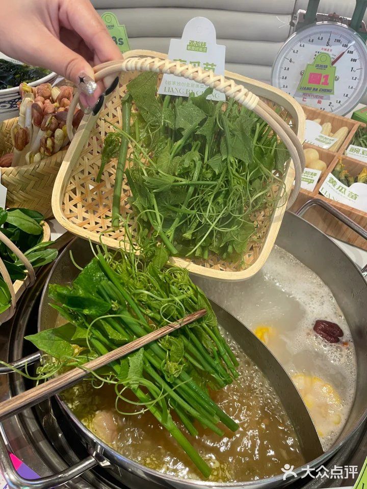鲜牛称重火锅，味蕾炸裂盛宴！😍