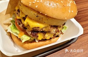 Hawaiian Juicy Pineapple Burger