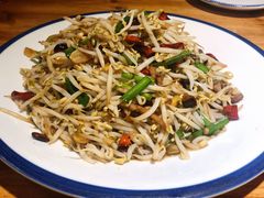 炒豆芽-旺角小渔村·海肠捞饭开创者(环山路店)