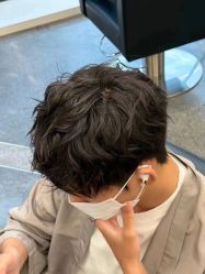 -一家只做男发烫染的店