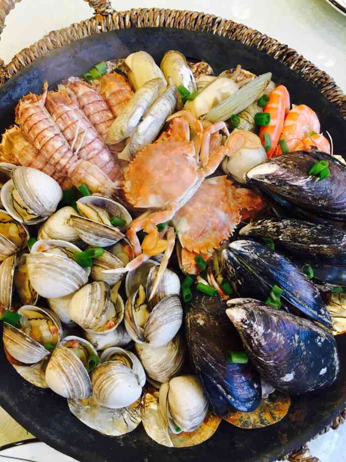 甬上阿六头小海鲜(月湖盛园店)-"这家店在月湖盛园里面,大厅的位置不