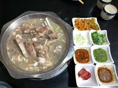 一招鲜招牌菜羊汤手把肉-一招鲜·全羊铺·蒙古奶茶(五一北路店)