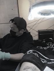 -闺绣刺青纹身店
