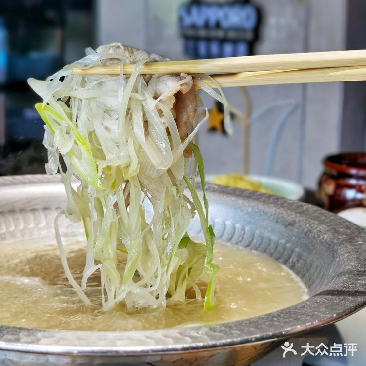 入秋在亮马河边,吃胶原蛋白小火锅🔥