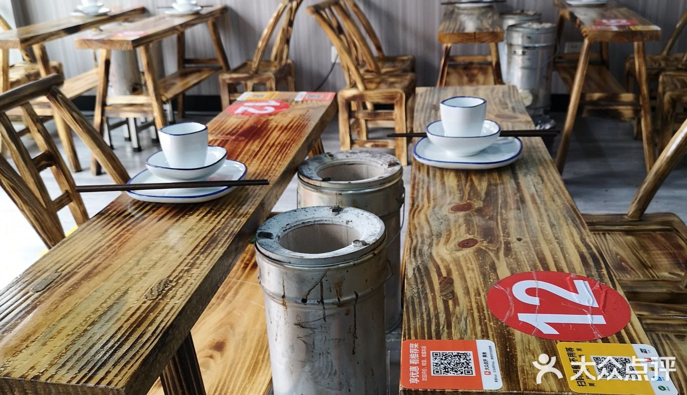 一个火炉两个板凳，这种吃法可稀罕了！