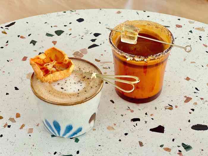 up up coffee-"又见白塔,换个位置,换个姿势继续喝咖啡看.