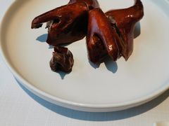 玻璃皮润烧乳鸽-北京厨房(西安SKP店)