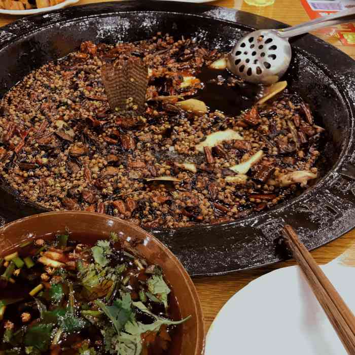 百盛怪味鱼-"石油路路上开得久的一家店店,人气比较高.