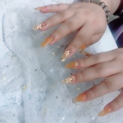 -UGIRL有个美甲