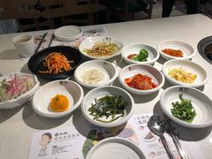 餐前小菜-本家韩国烤肉(青岛万象城店)