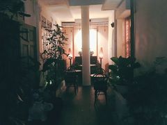 -Noir. Dining in the Dark