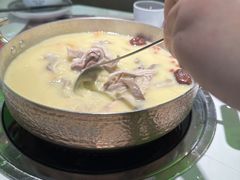 -洪氏嗨捞·广东猪肚鸡·椰子鸡火锅(西咸万象城店)