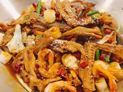 鸭爪鸭翅配虾大锅-张大师鸭爪爪特色干锅(南湖店)