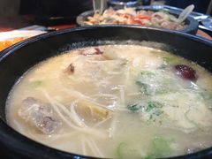 牛膝骨雪浓汤-神仙雪浓汤(明洞店)