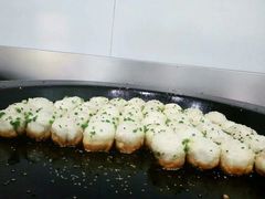 曹壹两灌汤生煎包-罍+村卤菜摊(罍街店)