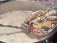 -尚尚仙·酸汤猪手·猪肚鸡火锅(华联万柳购物中心店)