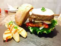 -HIGH FIVE哈福手工汉堡(桂林路店)