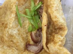 油饼裹肘子-头壹号 大油条·老长沙盖码饭(清河店)