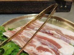 -围炉肉舍•炭烤活鳗•丹东海鲜烤肉(步行街店)