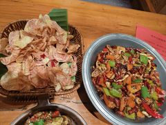 -老滇山寨•云南特色菜•地方菜•民族风情歌舞表演(金碧店)