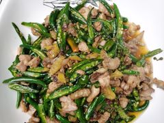 青椒童子鸡-蔼若春.传承三十年云南菜(金碧公园店)