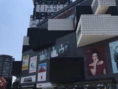 -资和信百货商场
