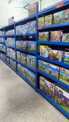 -逝水玩具折扣店