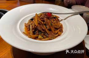 Perilla and Fermented Bamboo Shoots Stir-Fried with Yellow Beef