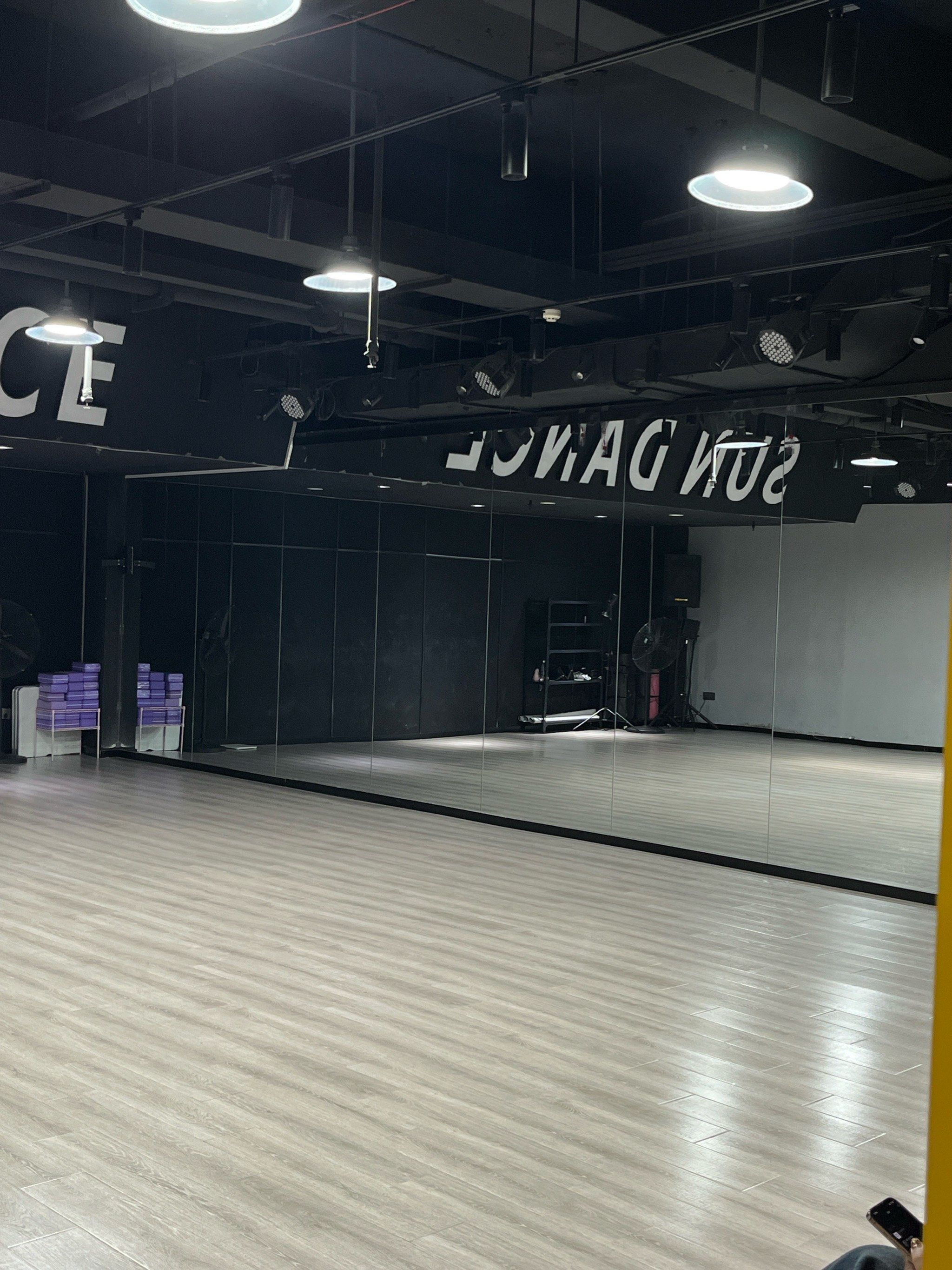 打卡炫酷舞蹈工作室