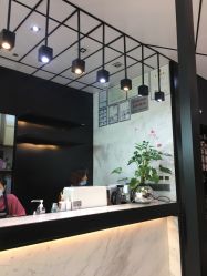 -HAIR CORNER