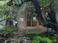 -Chom Cafe and Restaurant