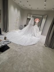 点击看大图 -Renee芮亦婚纱