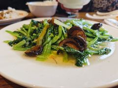 香菇炒油菜-子曰漫居酒店·和餐厅