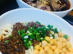 -呼啦面馆·头牌豌杂面(爱琴海店)