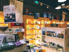 -新华里咖啡书吧(新华书店小寨店)