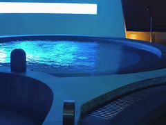 -涨巢·潮玩水疗局