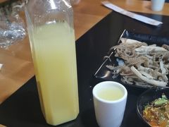 -果松木炭酸菜铜火锅·外婆参鸡汤