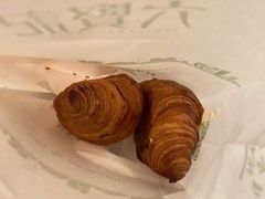 爆浆牛角包-六贤记(文三店)