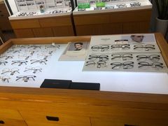 -视野联行眼镜•蔡司•依视路(温江店)