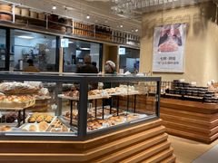 面包甜点陈列柜-七鲜超市(瑞虹天地太阳宫店)
